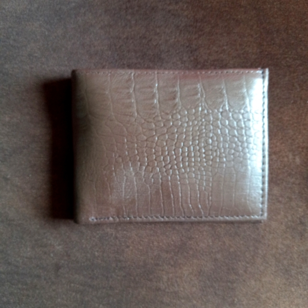 Mens Gold Coast Croc Embossed Brown Leather Wallet